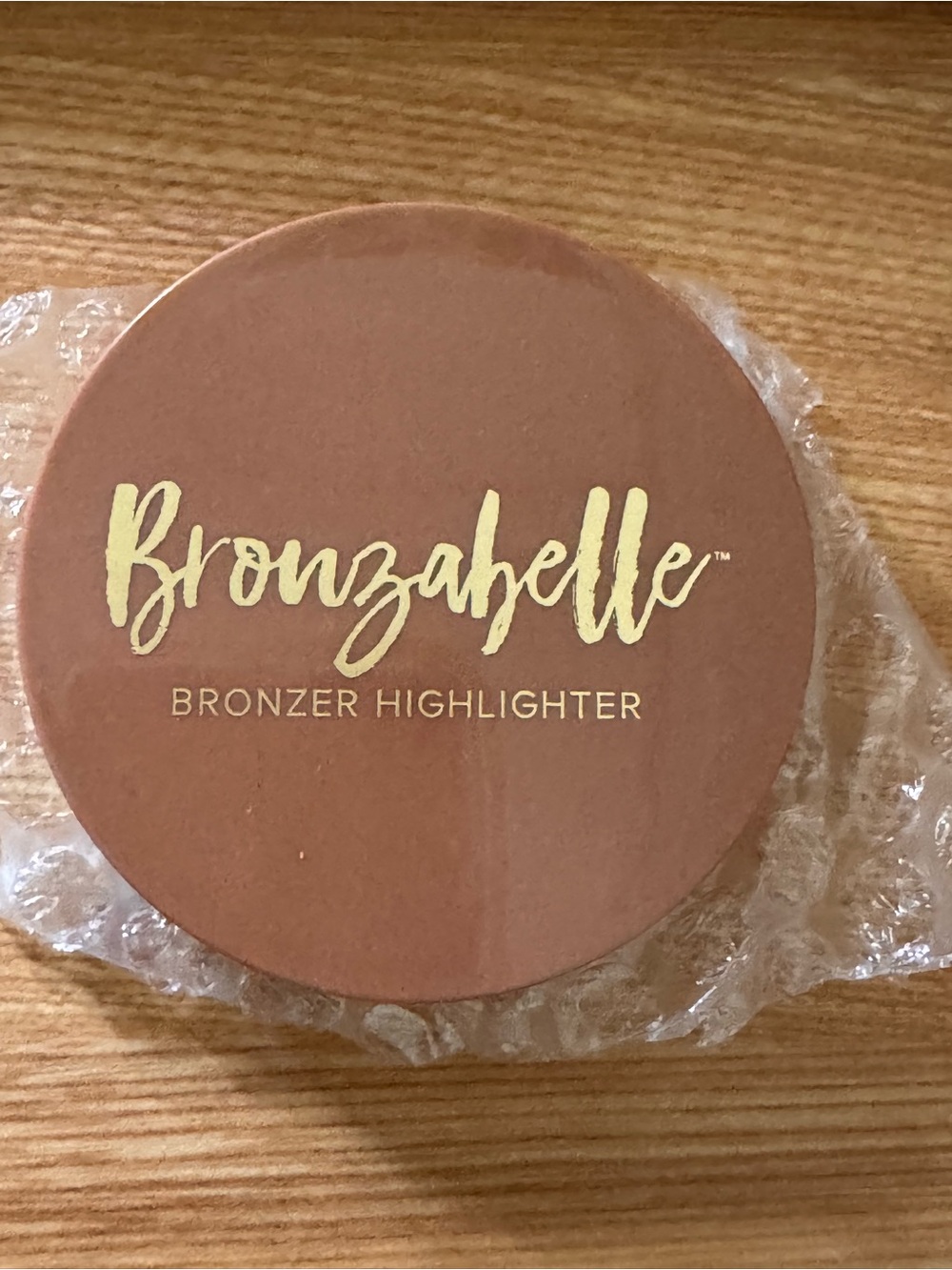 Bronzabelle Bronzer Highlighter - Brown with Gold Script